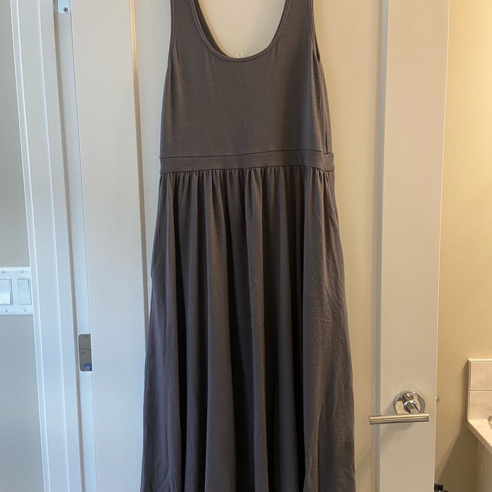 GUC Wilfred free maxi dress. Gray, size large - with pockets!